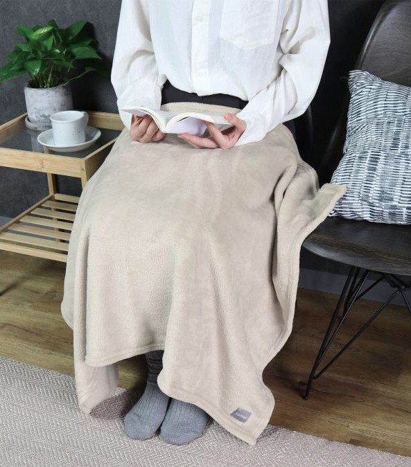 クッションになるひざ掛けブランケット フミーモ