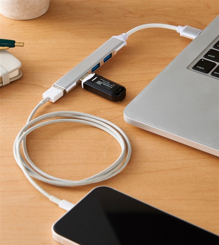便利な4in1USBハブ