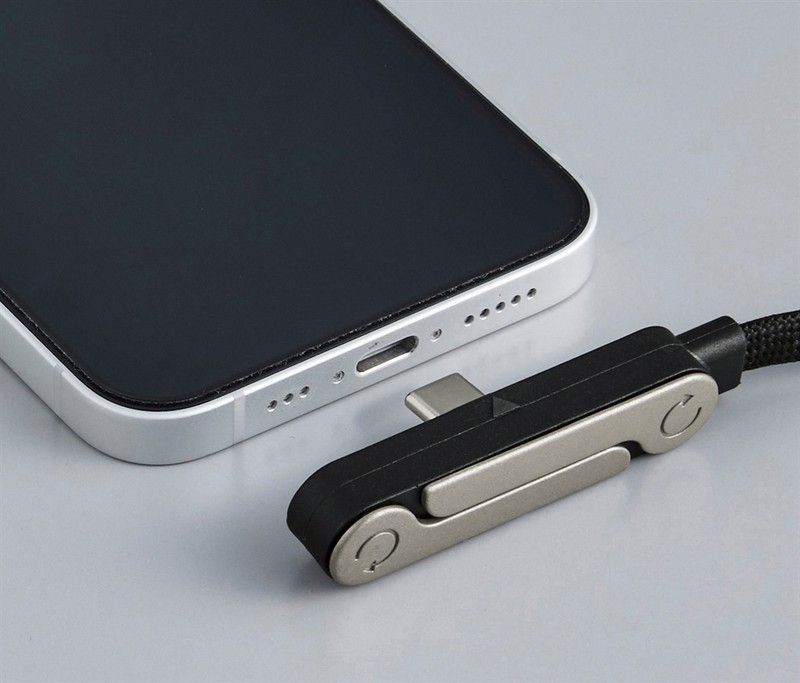スマホスタンドにもなる充電ケーブル
